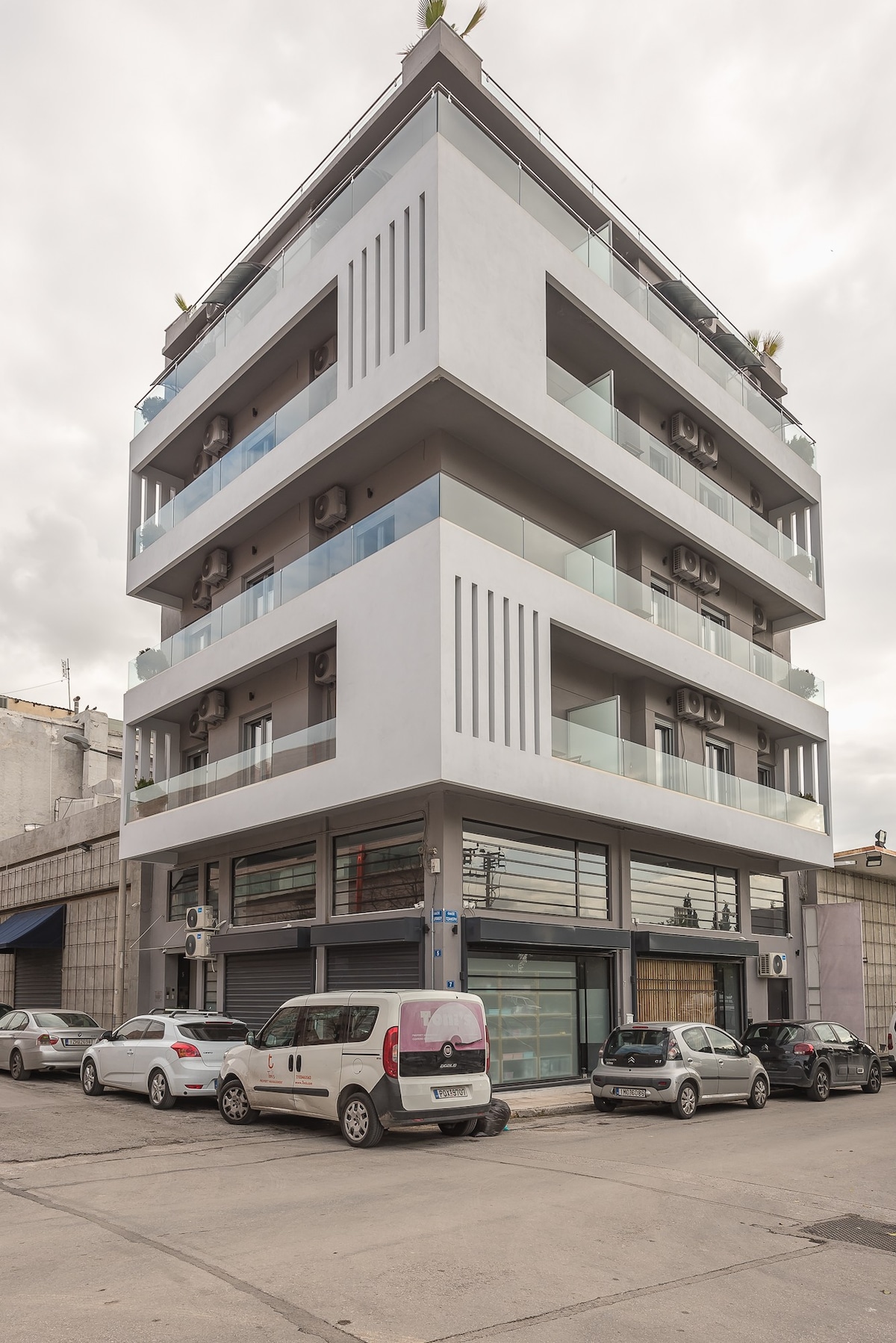 Gazi街区的现代宽敞公寓。