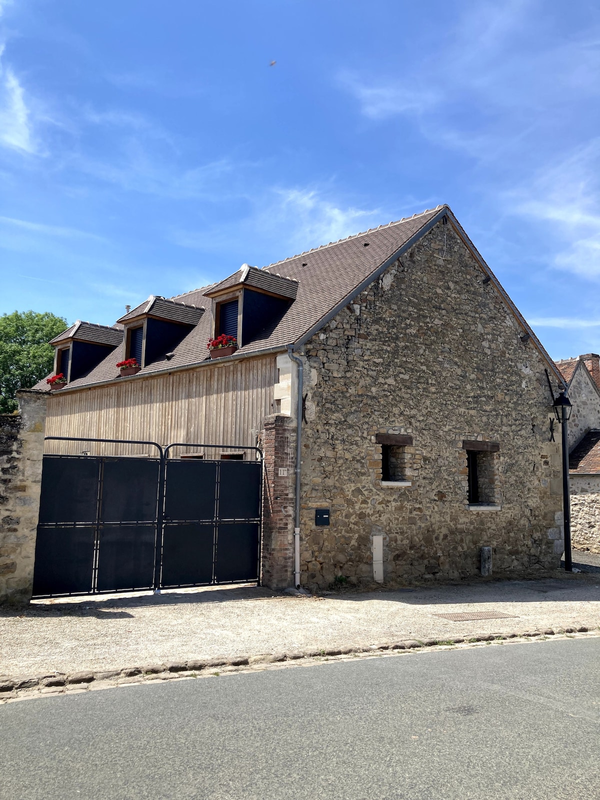 La Cour Verte ：经过温暖的农家仓房修复