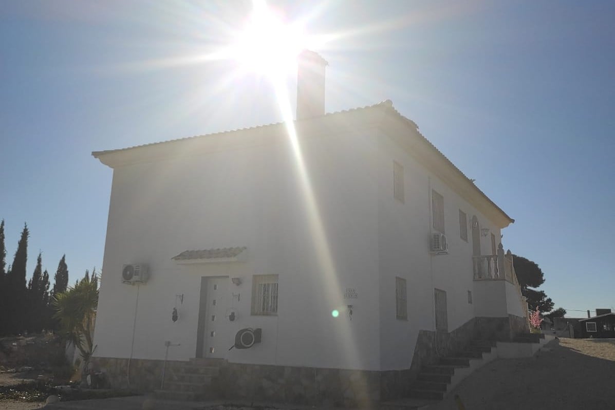 Sunrise Retreat; 4-Bed Villa in Alicante