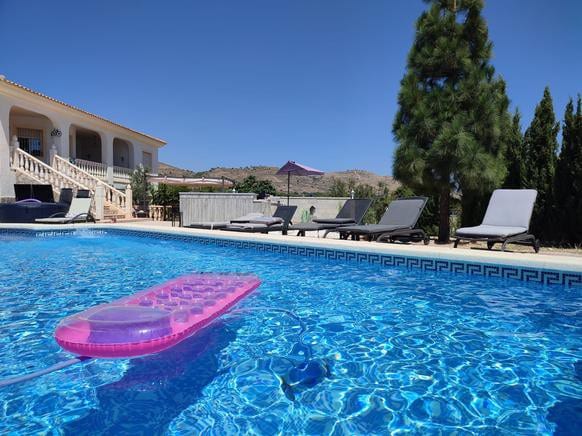 Sunrise Retreat; 4-Bed Villa in Alicante