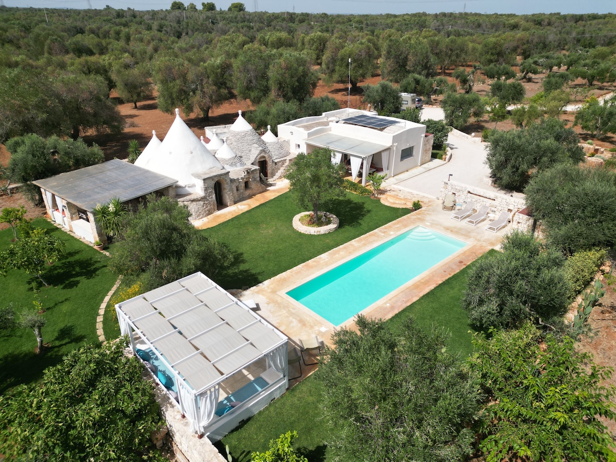 Trullo Salento. Villa con piscina