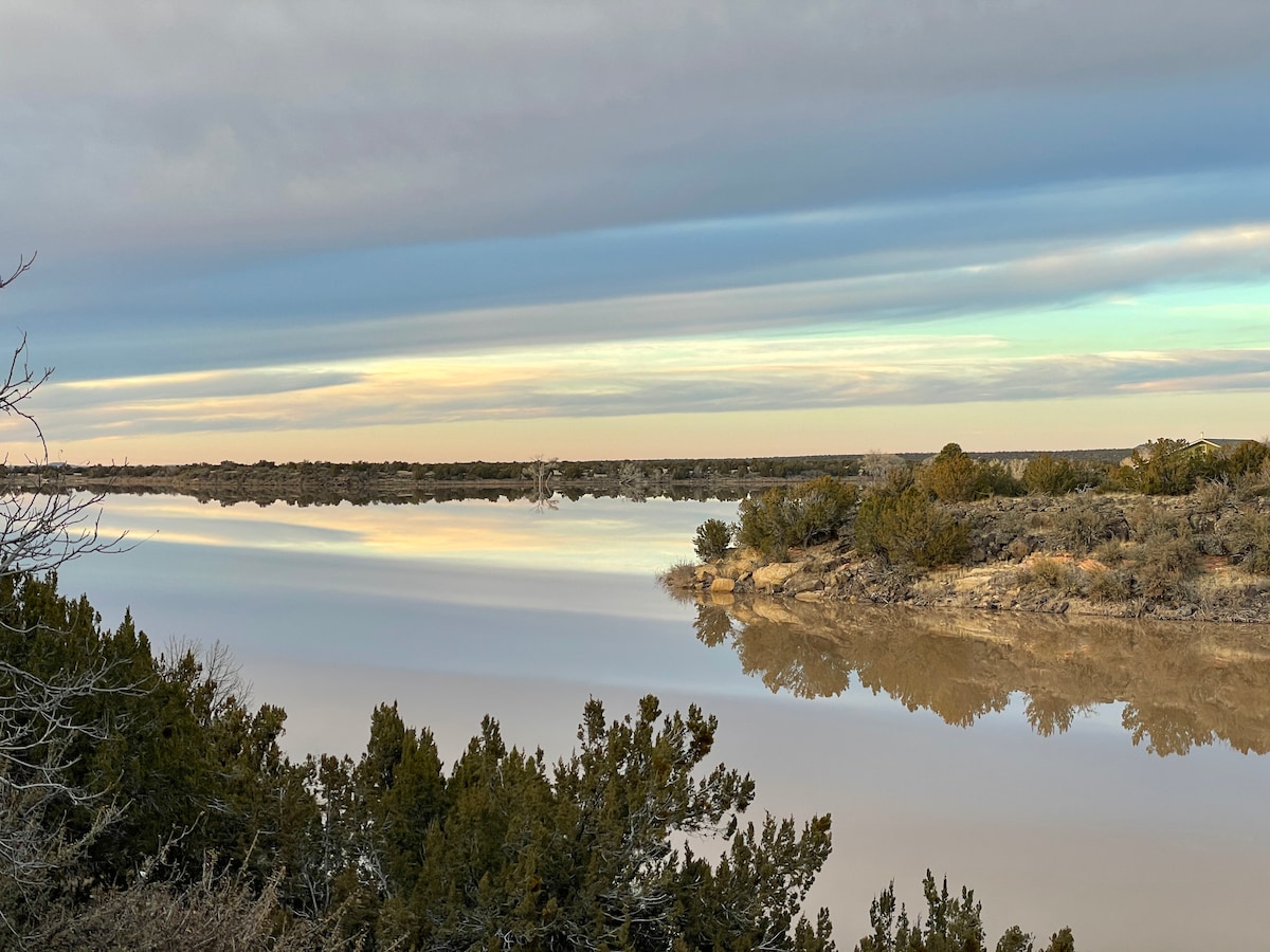 Tranquil White Mountain Lake Escape, Show low