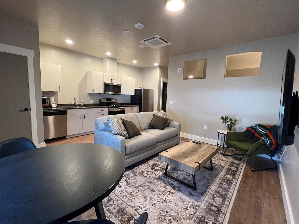 # 104-位于俄勒冈州拉格兰德（ La Grande ）的宽敞单间公寓出租。