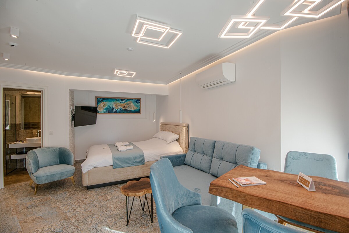 Lazar Lux Suites-Junior Suite with Private Terrace