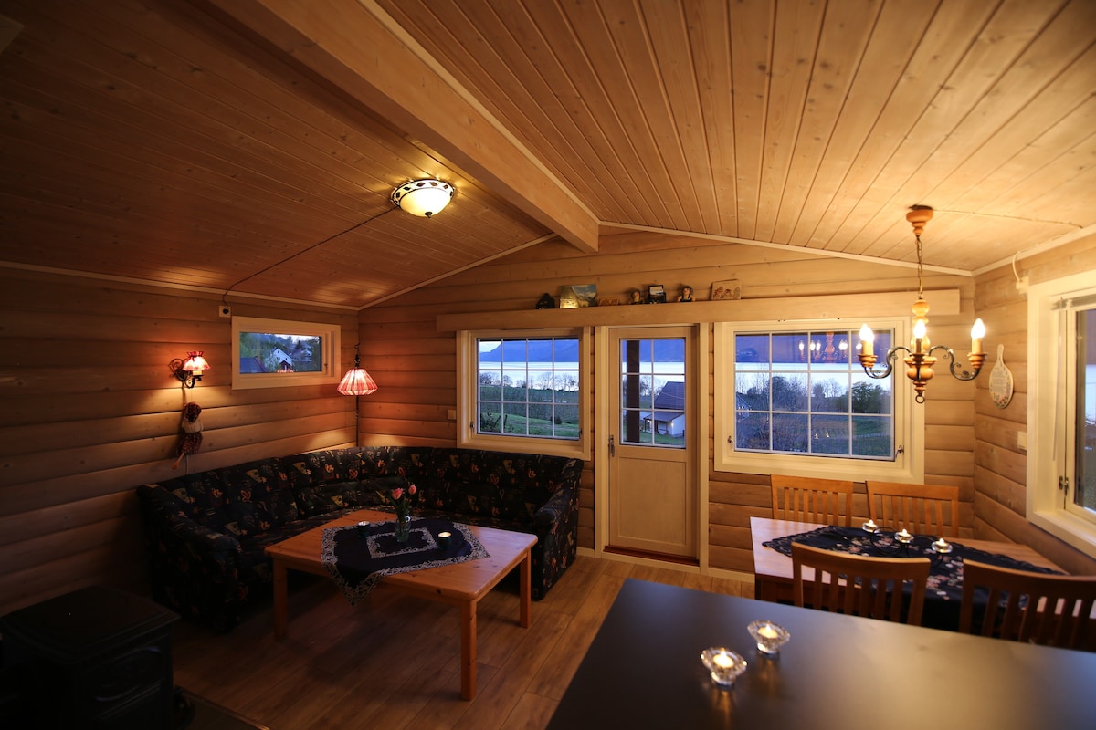 Flott hytte, panoramautsikt over Hardangerfjorden