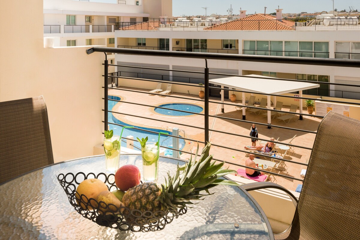 POOL VIEW APT *SPACIOUS BALCONY *200m TO THE BEACH