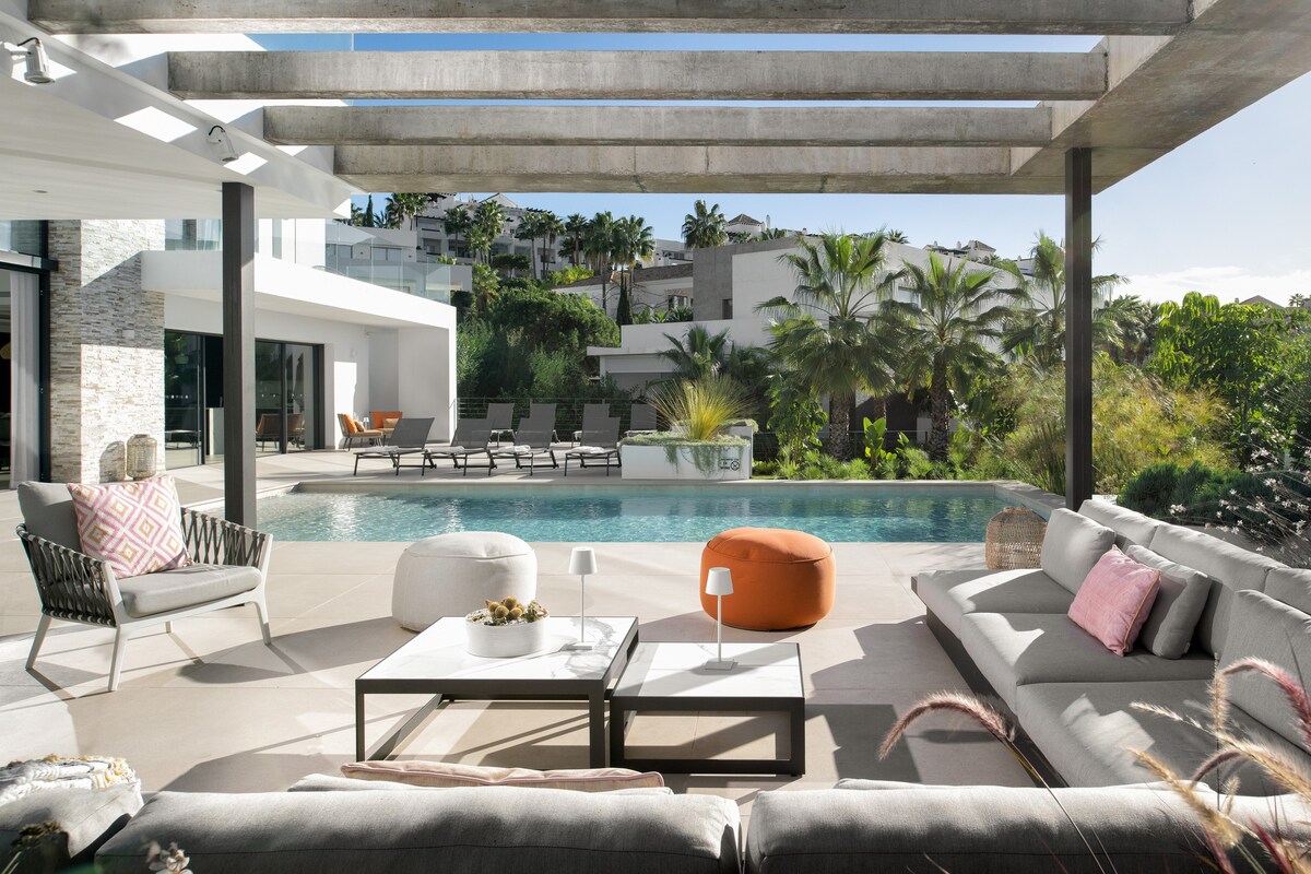 马贝拉（ Marbella ）附近美丽的现代豪华别墅