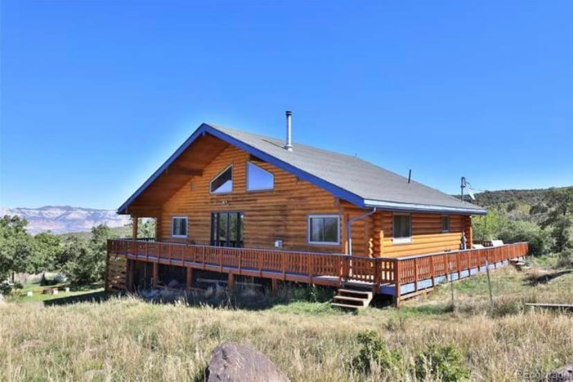 Luxury Cabin on 20 Acres with Mountain Views