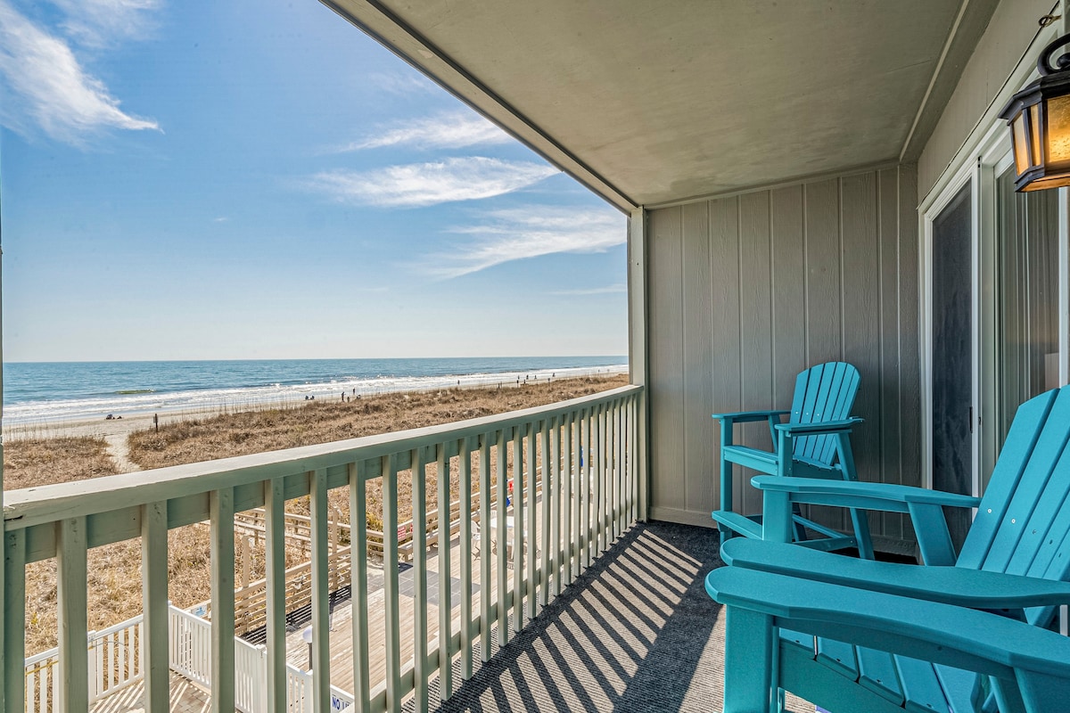 Updated Oceanfront Condo! - The Captain's Quarters