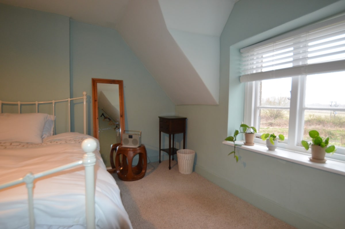 Peaceful room in the country, very close to Oxford