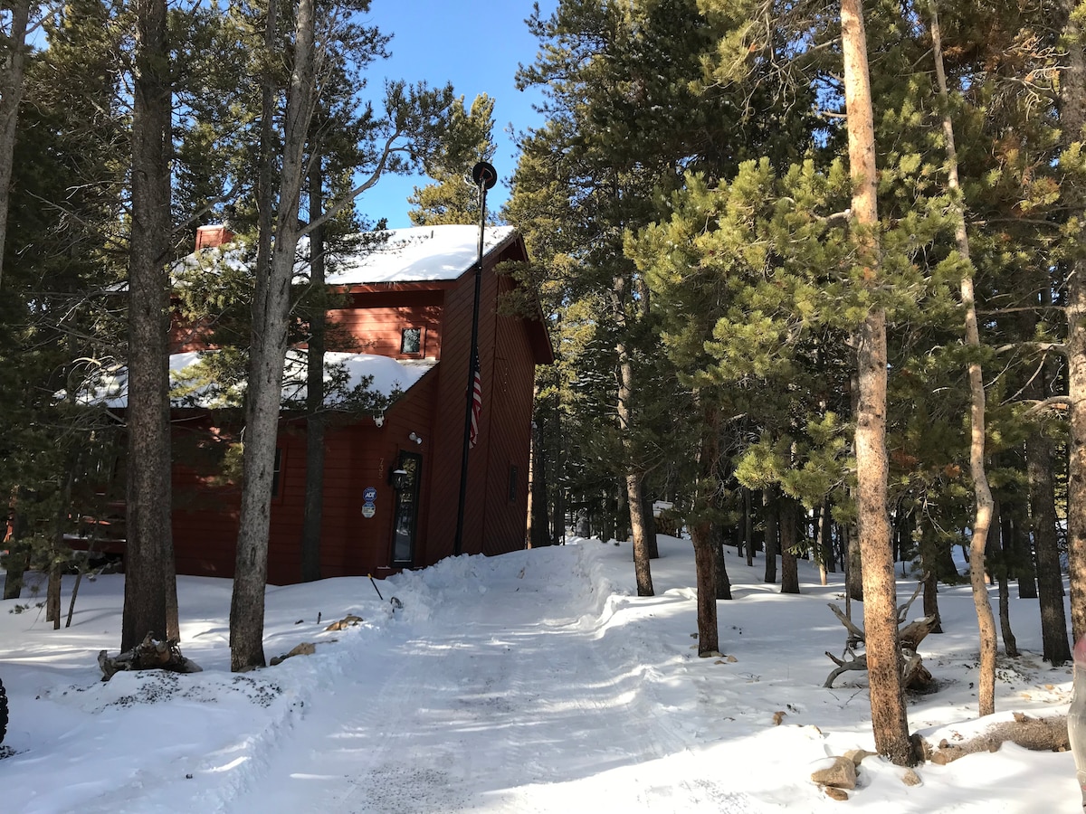 BEAR PARK CABIN-w/park、冰川、温馨、壁炉！