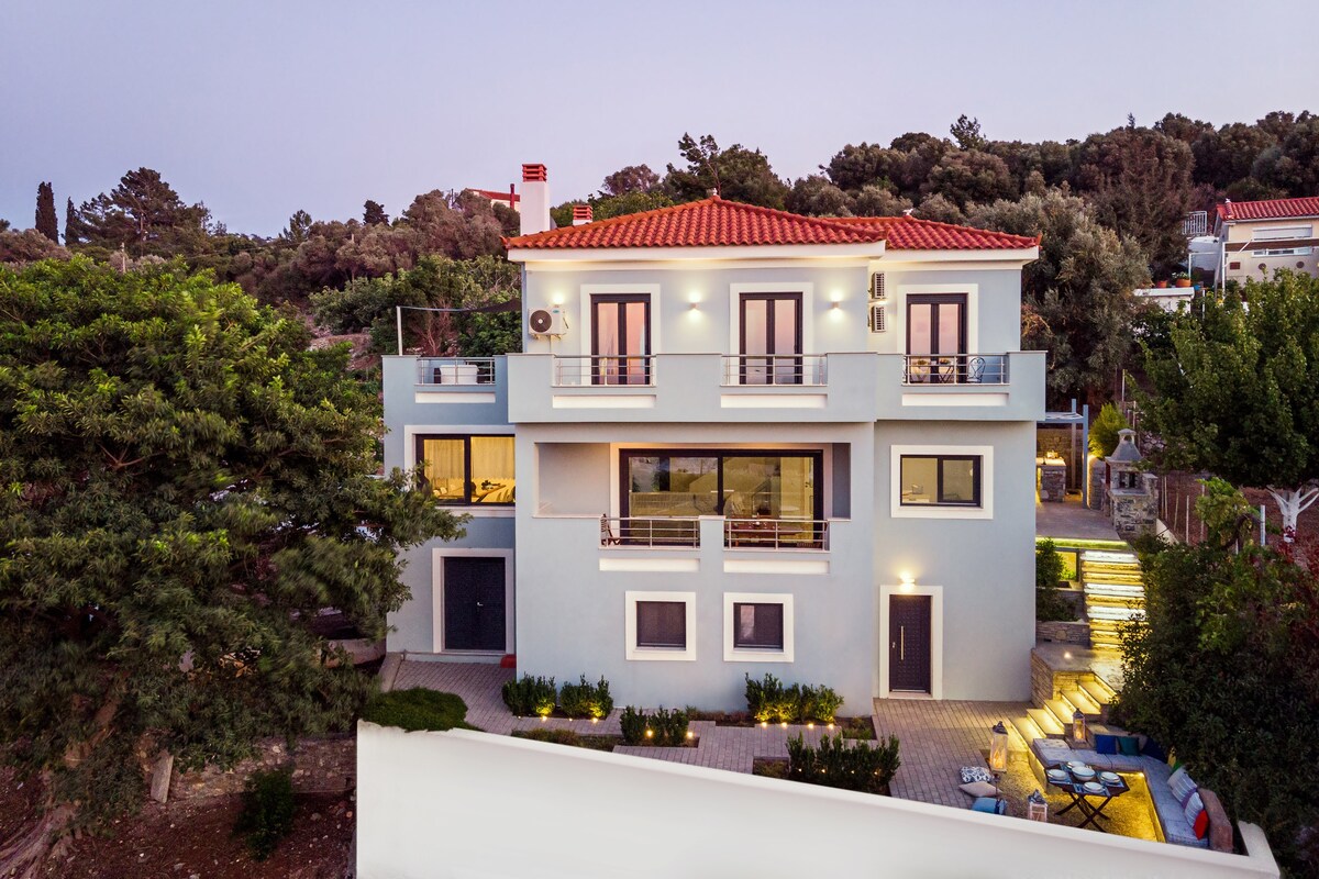 Villa Tania with a pool, Beach Front and Sea View