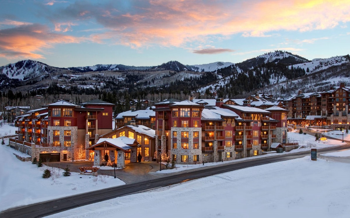 Georgeous Ski In/Out 3 Bedroom, 4-Bath Condo