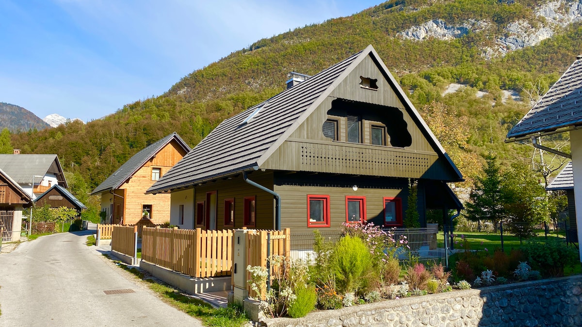 博希尼湖（ Lake Bohinj ） -河畔甜蜜村庄小屋