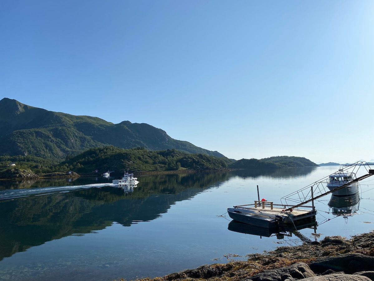 Nydelig hus med eget naust og brygge i Lofoten!