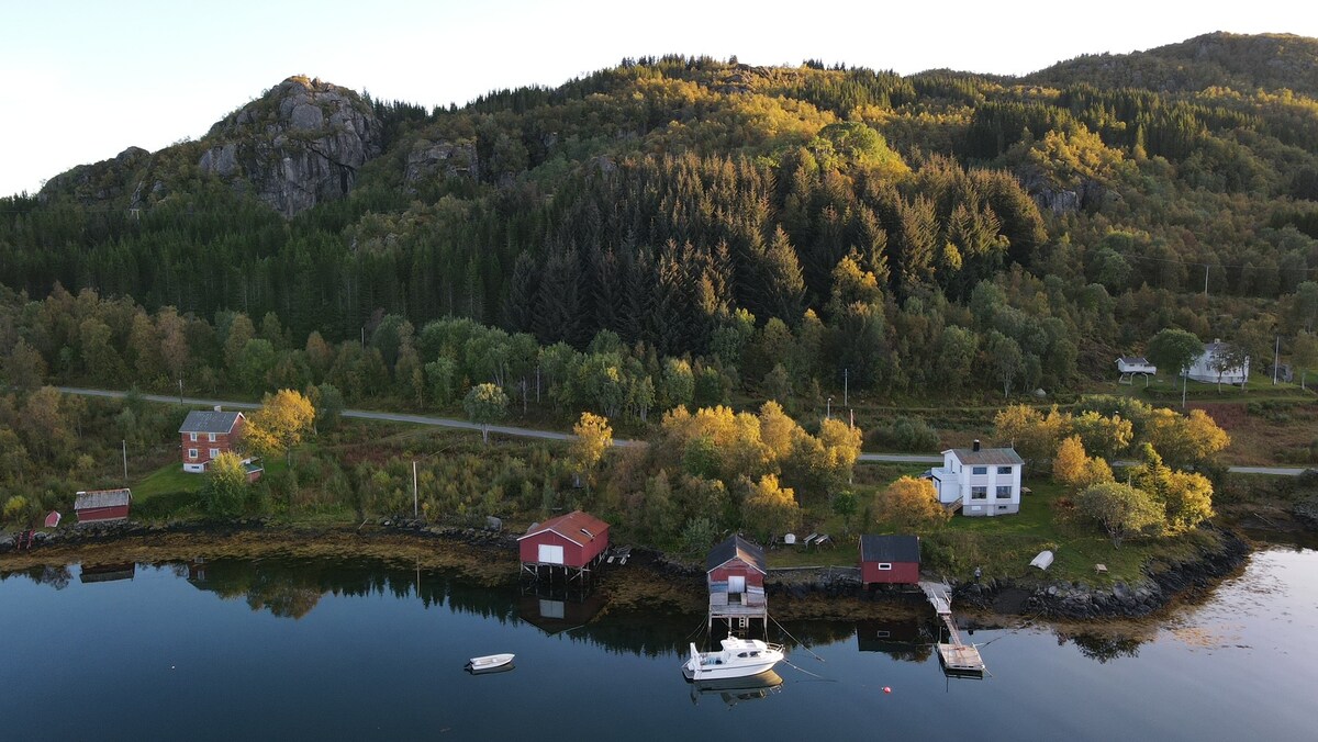 Nydelig hus med eget naust og brygge i Lofoten!