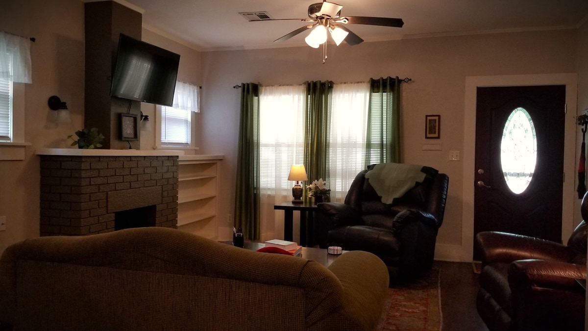 Gogh Home: comfortable 2 bedroom, 1 bathroom