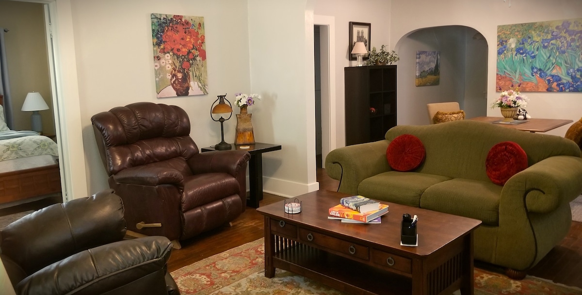 Gogh Home: comfortable 2 bedroom, 1 bathroom