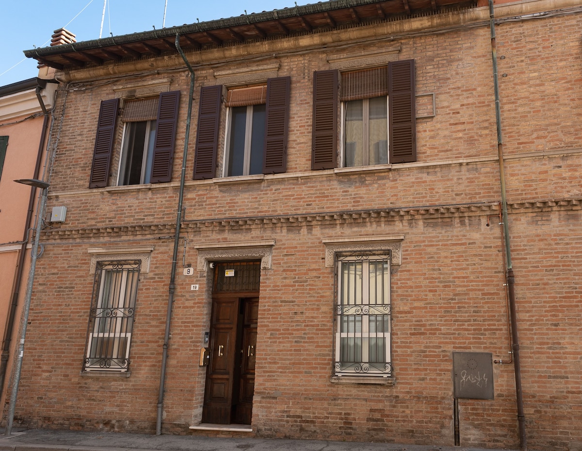 AllaRocca榛子套房，位于历史悠久的中心地带