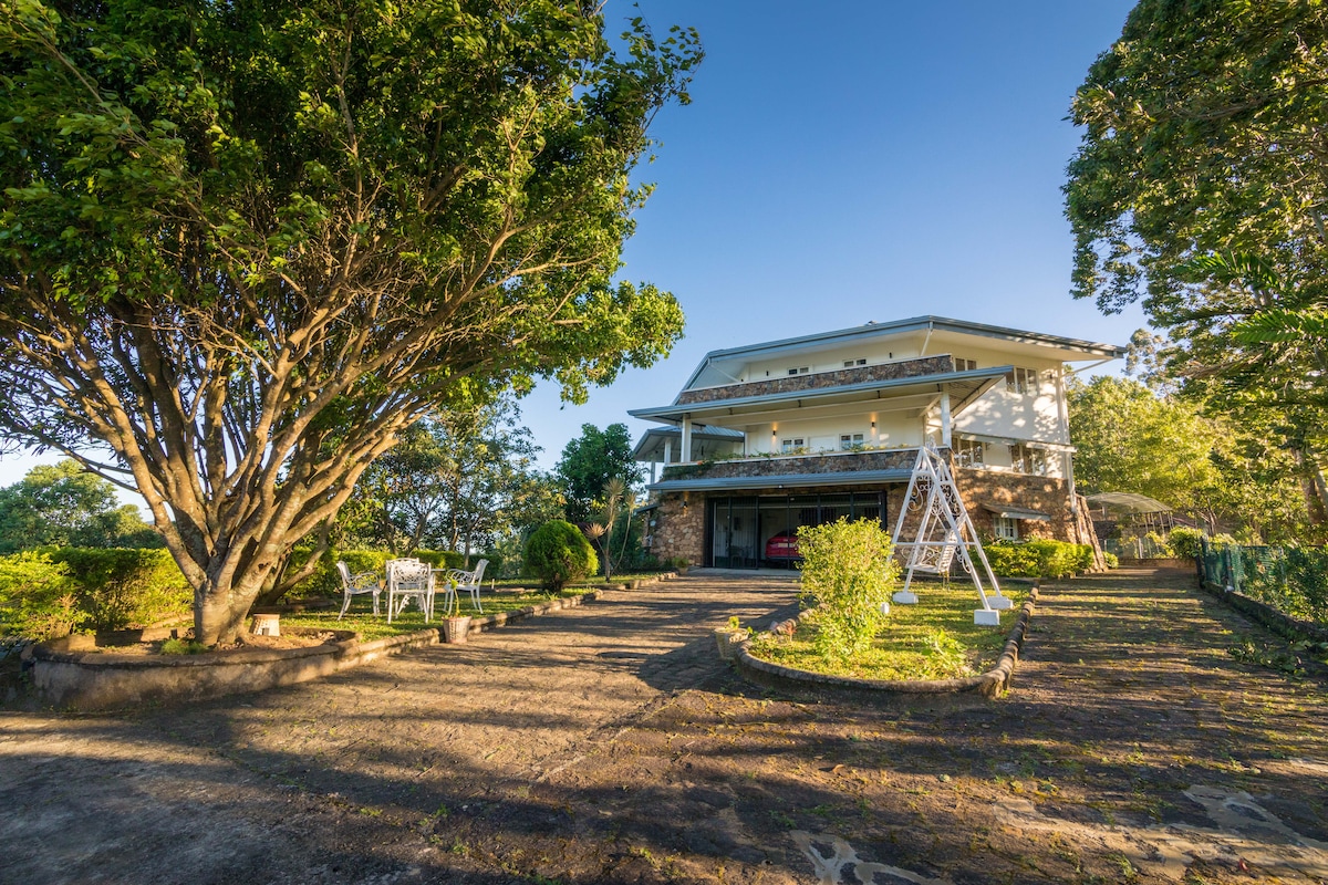 A 4 bedroom villa nestled in the hills of Galaha