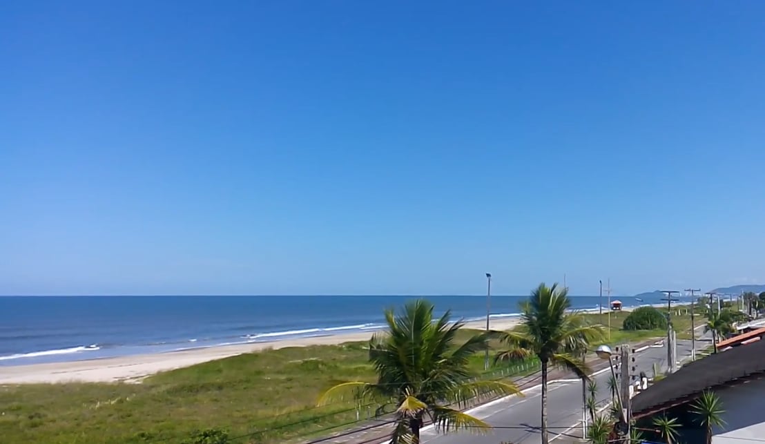 Casa aconchegante com quintal e churrasqueira.