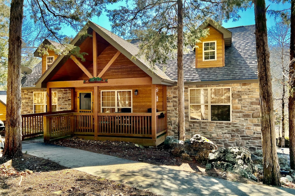 “Roark Lodge” in Branson | Sleeps 6 & 7 min to SDC