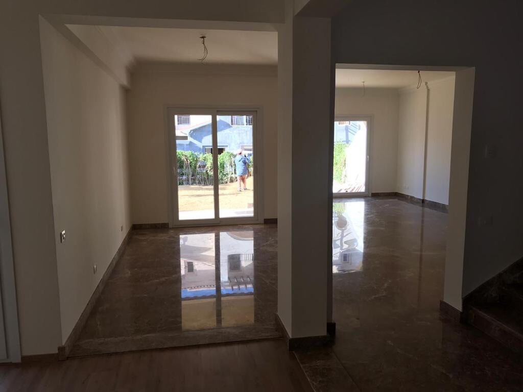 Spacious villa in Jewar compound in King Mariot