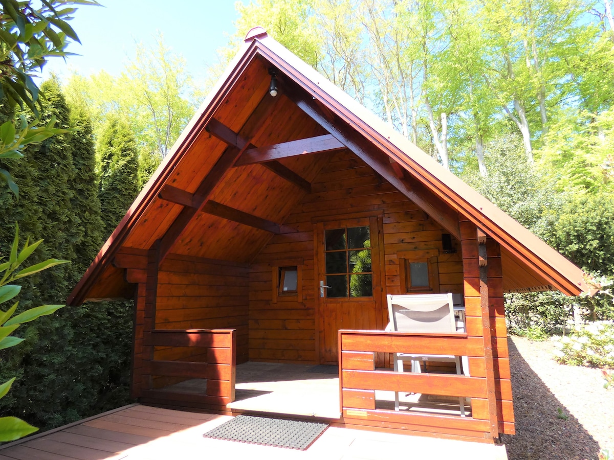 Cozy log cabin with roof in forest park Trimunt