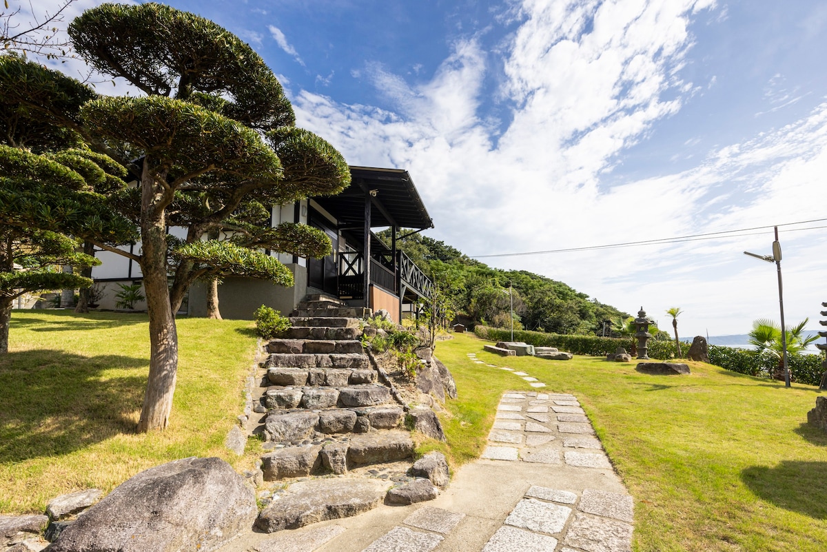 一天一組距離海邊步行1分鐘 絕美的海景和山景 大別墅 大花園大空間2000平米可以BBQ