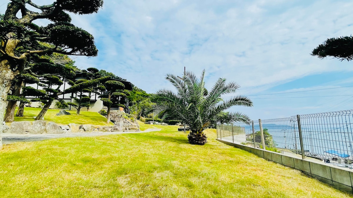 一天一組距離海邊步行1分鐘 絕美的海景和山景 大別墅 大花園大空間2000平米可以BBQ