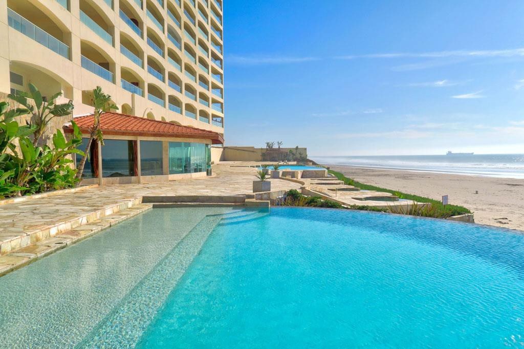 Fun/Modern 3-Bedroom Beachfront Condo