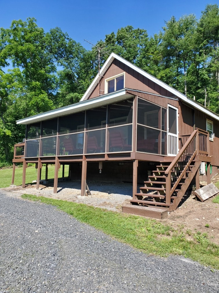 Three Valley Villa - A cozy, cabin getaway