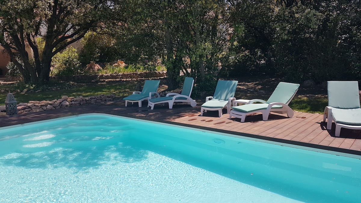 Villa piscine vue Pic St Loup proche Montpellier