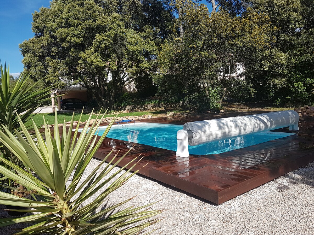 Villa piscine vue Pic St Loup proche Montpellier