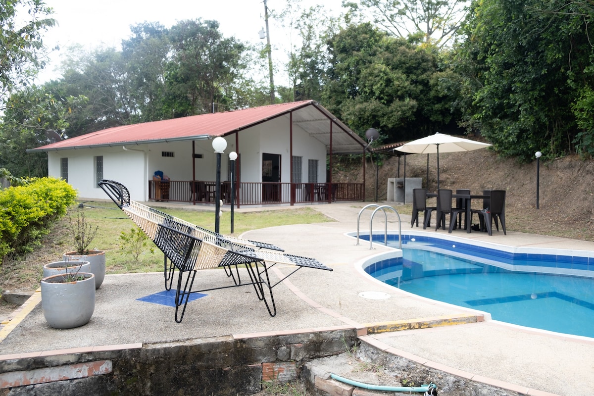 带舒适私人泳池的VillaNepos私人泳池庄园