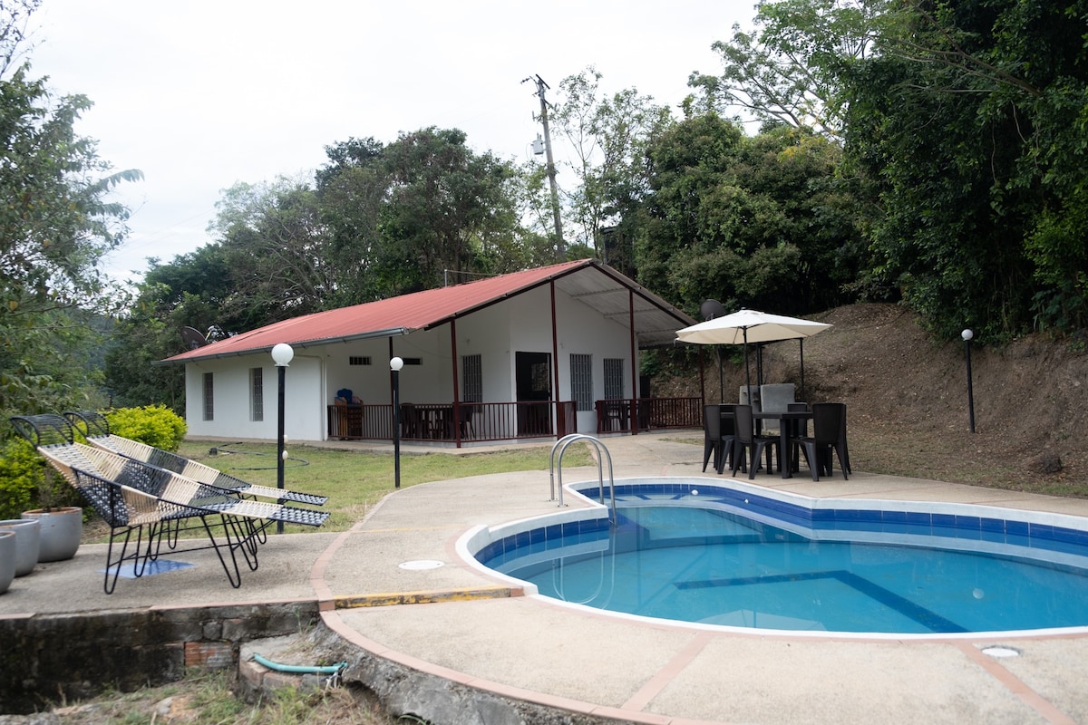 带舒适私人泳池的VillaNepos私人泳池庄园