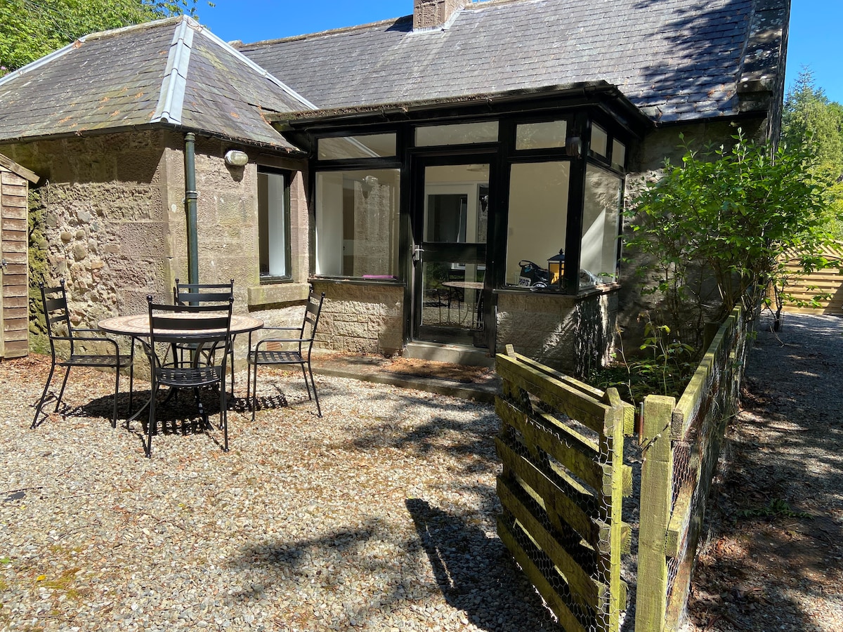 Sister Cottage, Lundie Castle, Edzell