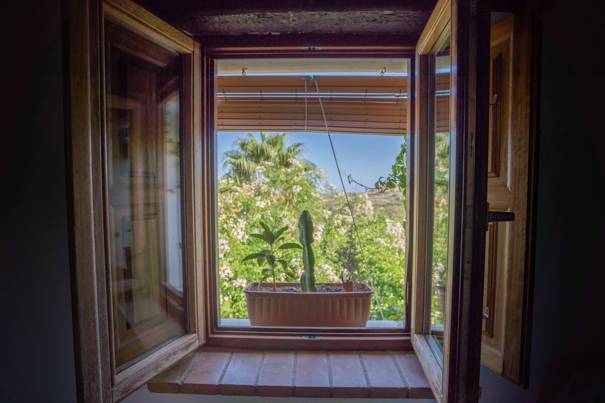 Cortijo almeriense con encanto, piscina y chimenea