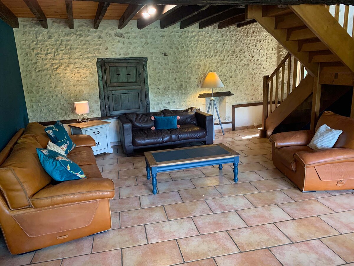 Beautiful French house with private, heated pool
