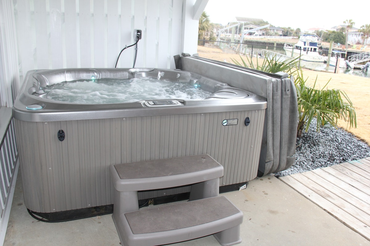 Current Sea-Waterfront 5-Bedroom Home with Hot Tub