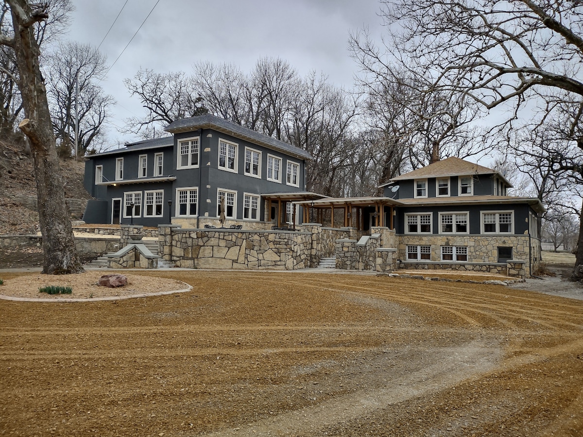 Historic Sycamore Springs 10 Bedroom Former Hotel