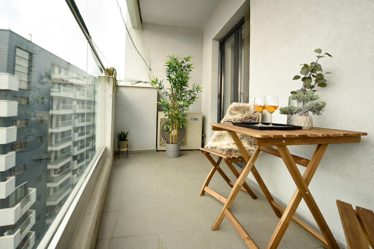 THE RICH & FAMOUS |宽敞的单卧室公寓，带阳台
