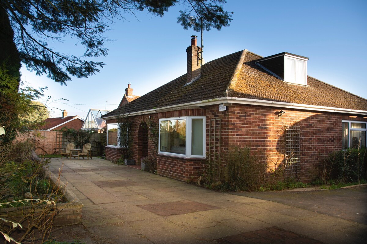 Tomlin Cottage in Holt -  Detached & Spacious