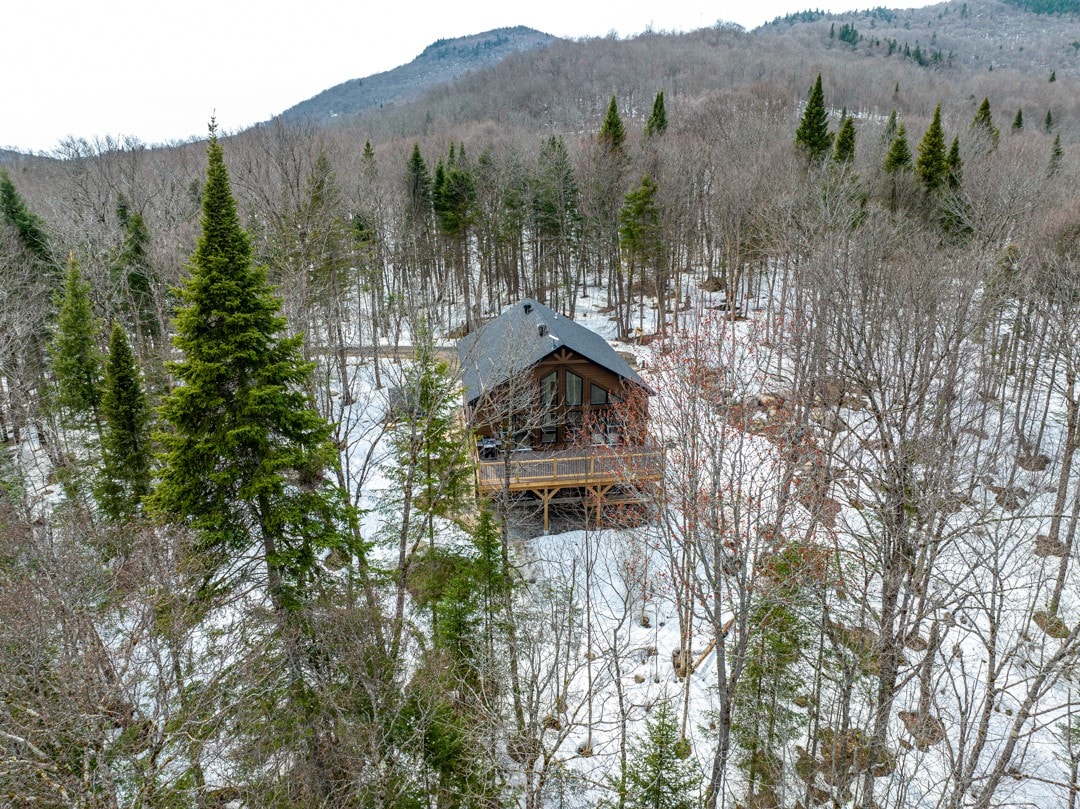 Chalet moderne 4c/2sdb près de Tremblant avec spa