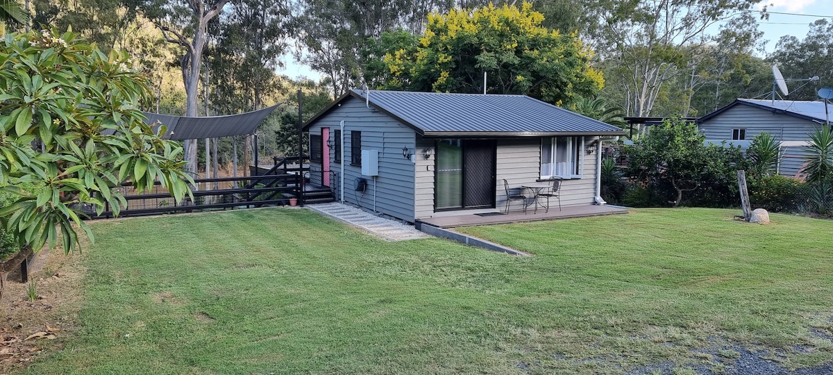 The Old Cottage - Somerset Dam Village