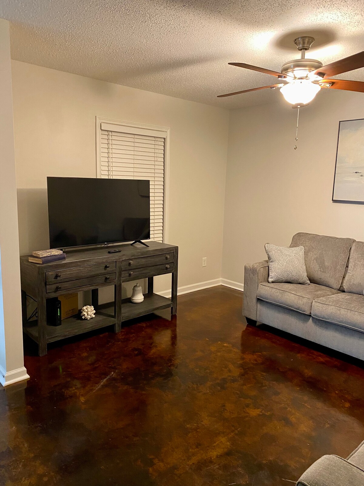 Newly renovated
2
Bedroom/ 2 Bathroom Sout