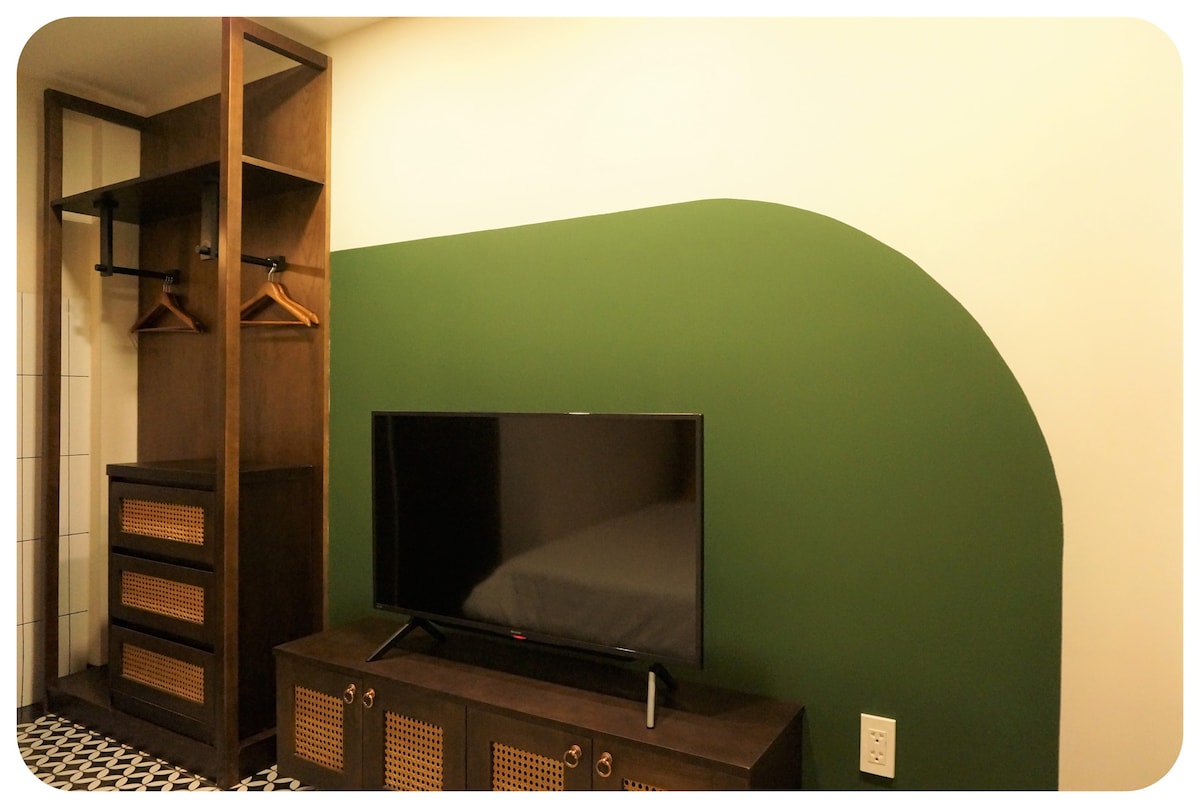 AustinHome # 6_The Tiny Corner/Netflix