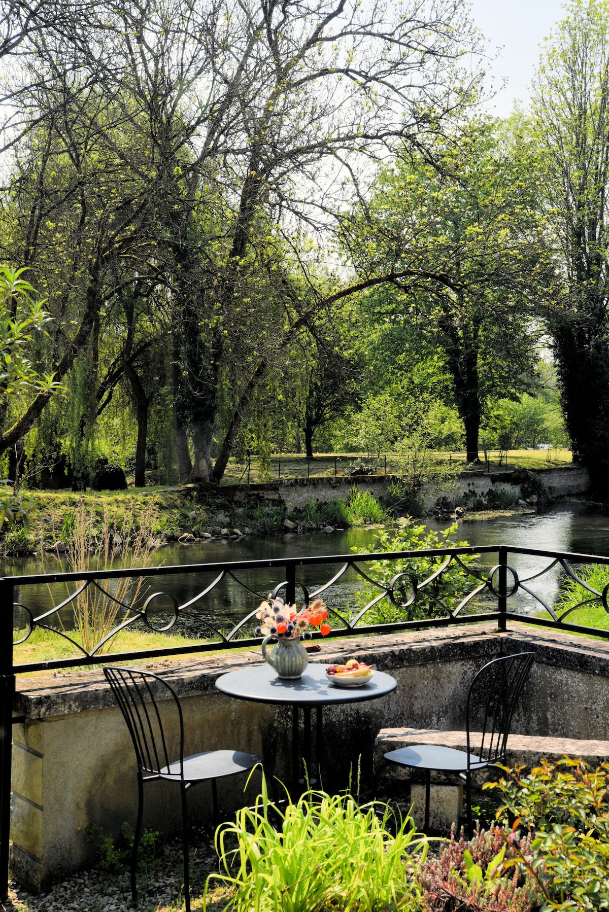 maison chaleureuse au bord de l'eau