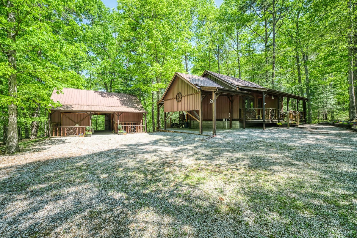 Big South Fork Equine Cabin & Barn, RV Getaway