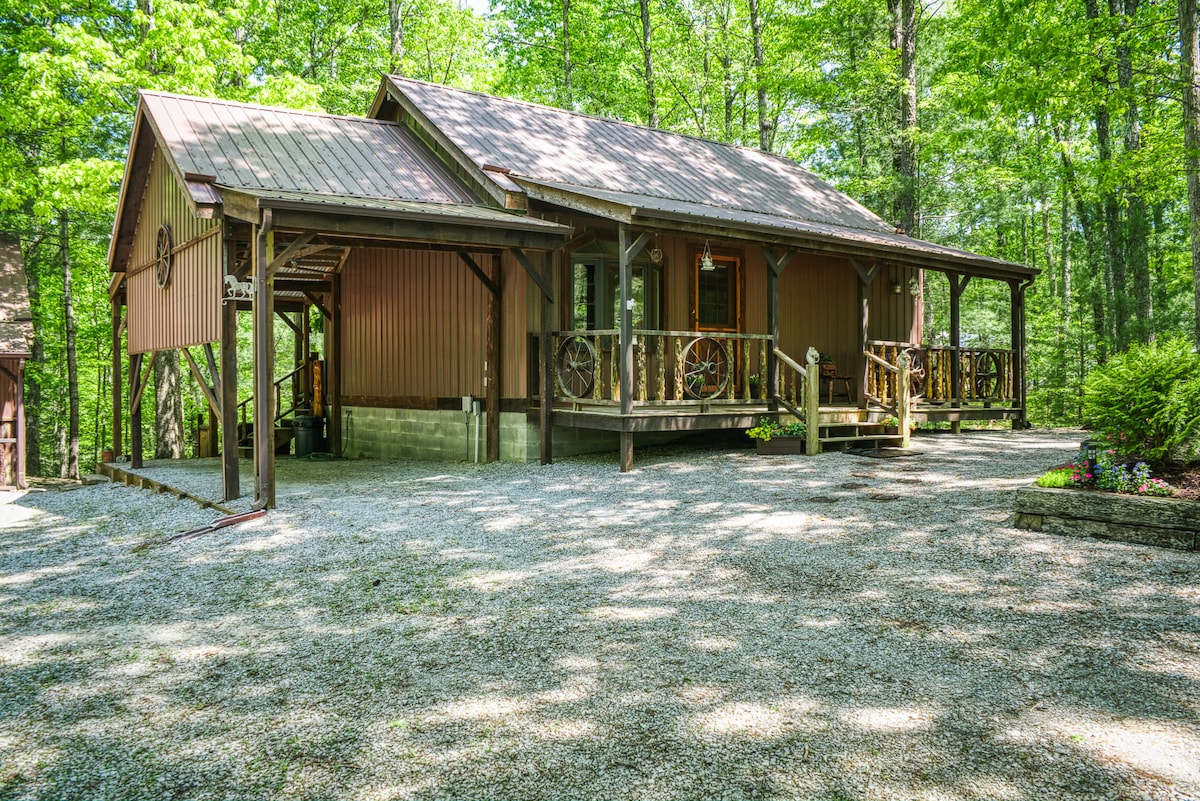 Big South Fork Equine Cabin & Barn, RV Getaway